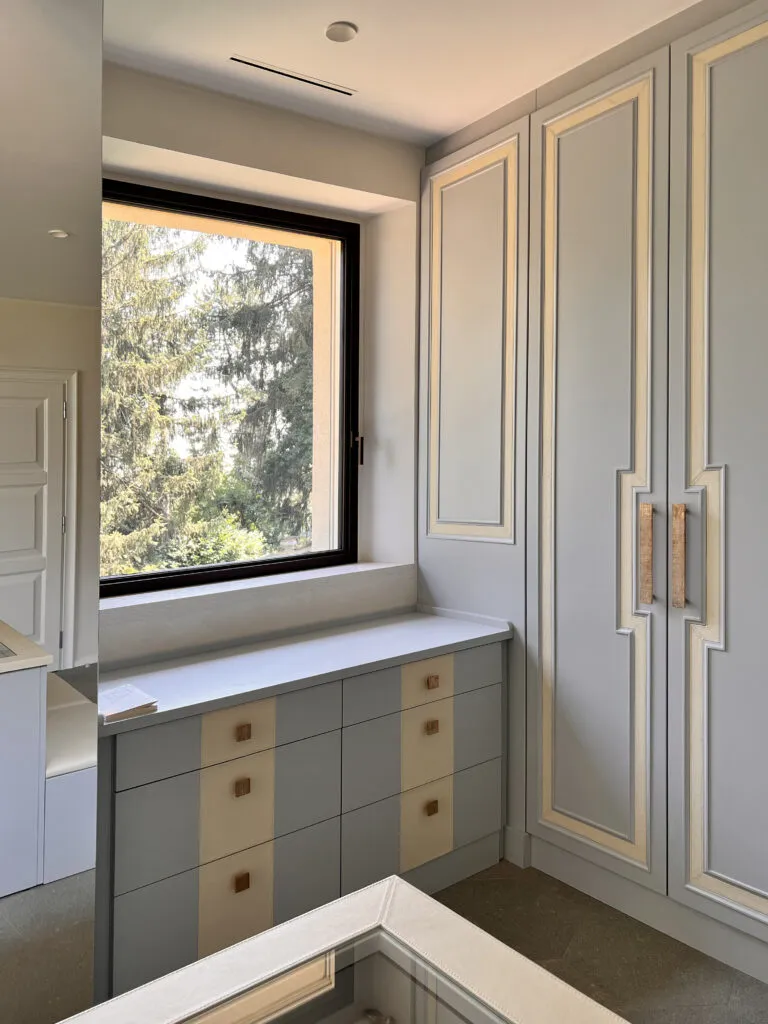 Turnkey installation of custom bespoke wardrobe joinery and architectural cabinetry in a luxury residential suite by Paolo Rota Interiors